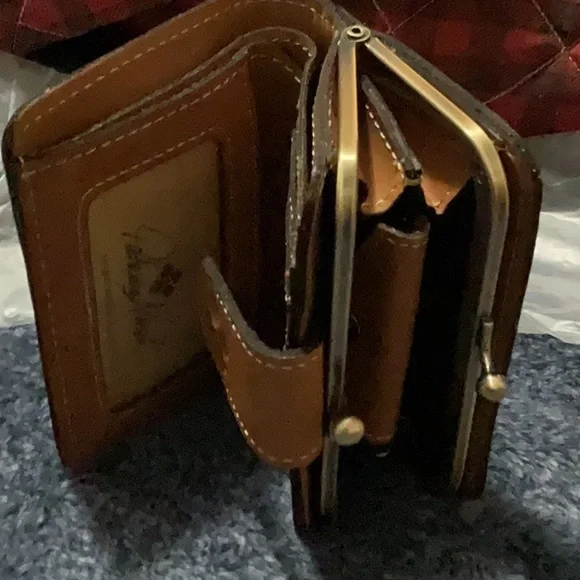 Patricia Nash Leather Wallet. Hazelnut - Picture 9 of 9